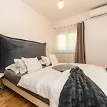 Luna Villa